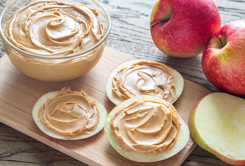 Apple slices with peanut butter